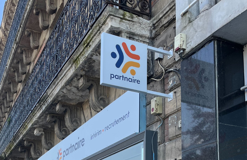 Image d'une enseigne drapeau