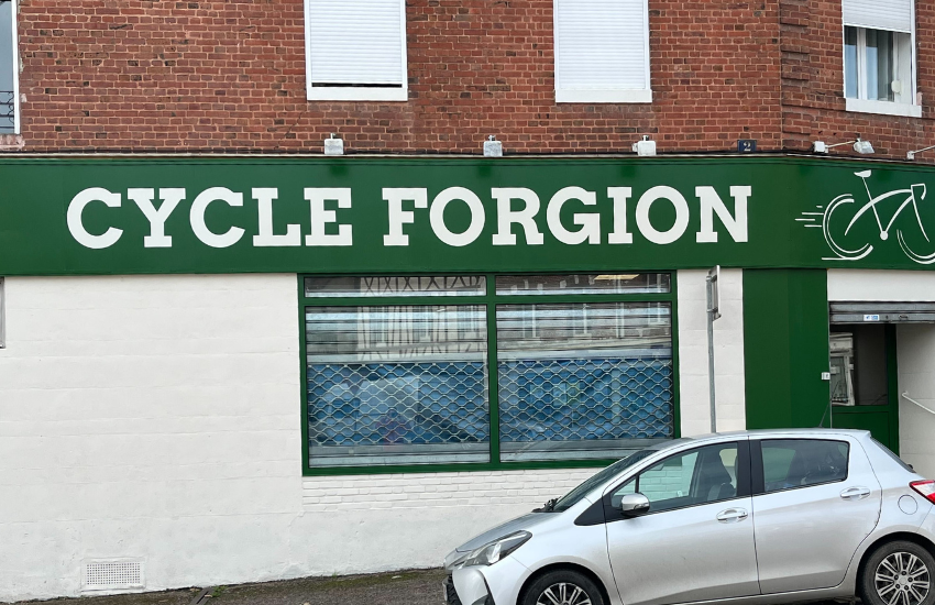 Image d'un panneau enseigne