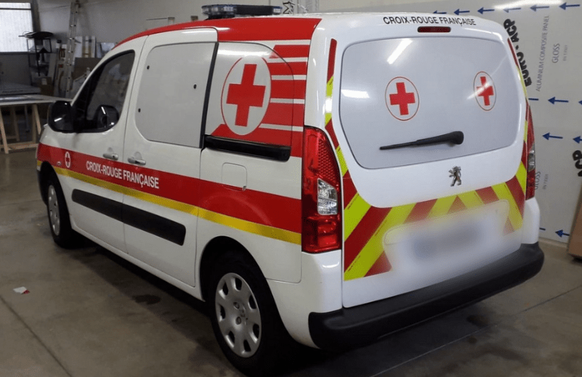 Bande réfléchissante véhicule