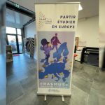 Photo d'un roll up publicitaire